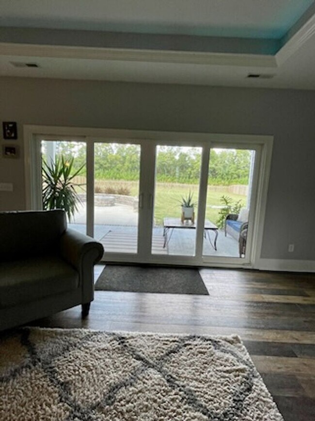 Building Photo - Welcome to this charming 3-bedroom, 2-bath...