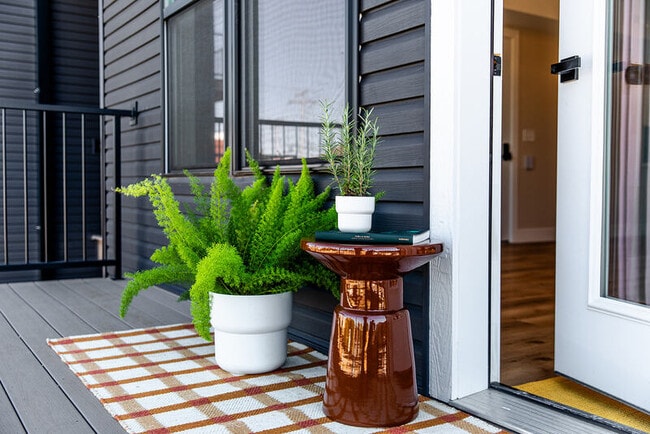 Building Photo - 754 Mt Vernon Ave