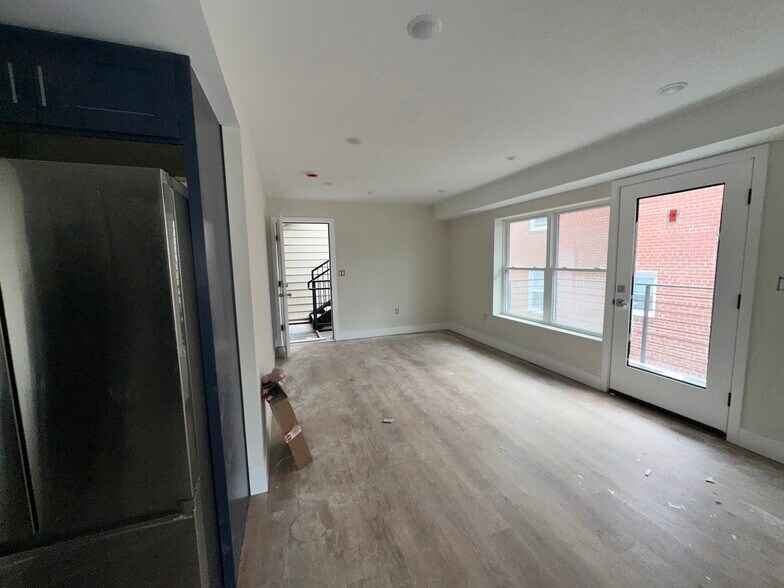 Building Photo - 945 52nd St NE