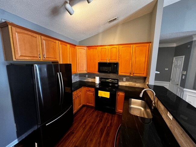 Building Photo - 5406 Ridgedale Dr