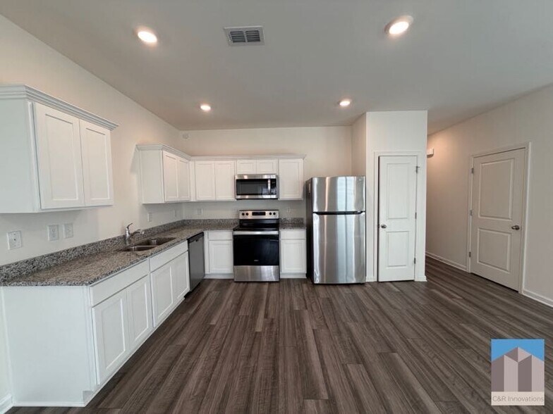 Building Photo - 3520 Condor Ct SW