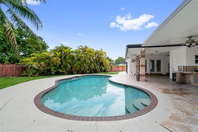 Building Photo - 13611 SW 77th St