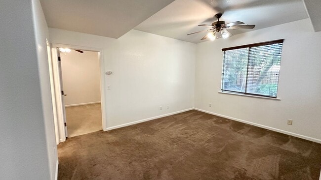 Building Photo - $2,795 Teague & Chestnut, 4 Bedroom Home -...