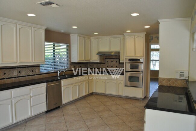 Building Photo - 5325 Thunder Ridge Cir