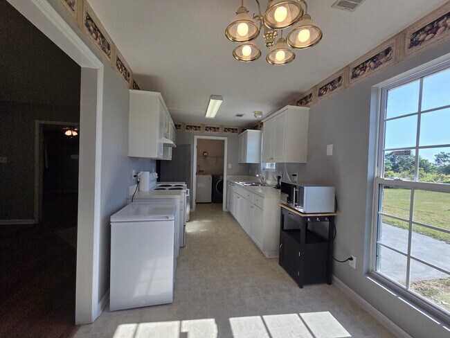 Building Photo - 4412 Hatteras Dr