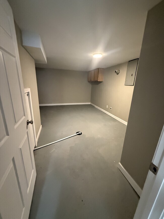 Building Photo - 732 E Culton St