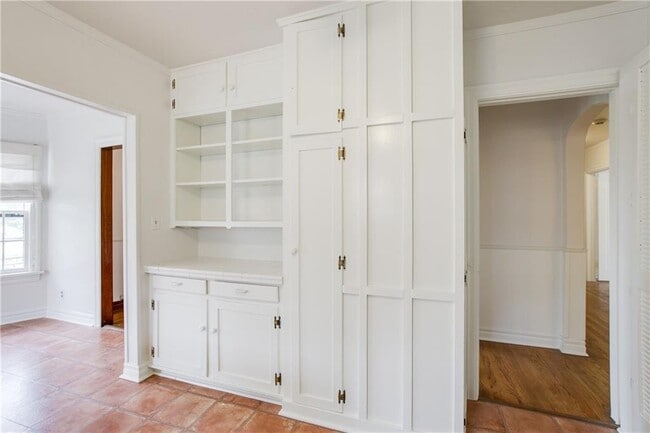 Building Photo - 1600 NW 38th St