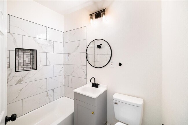 Building Photo - BELLA APARTMENTS: Beautiful 1 Bed - 1 Bath...