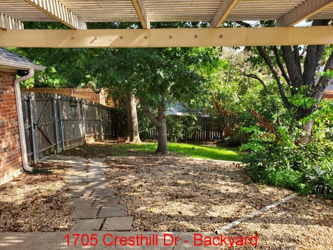 Building Photo - 1705 Cresthill Dr