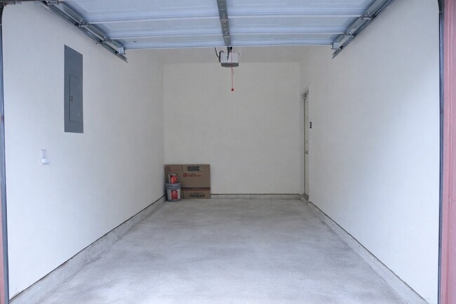 Building Photo - 9400 Bellaire Blvd