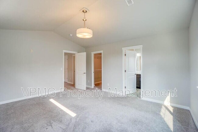 Building Photo - 13602 NE 75th Cir