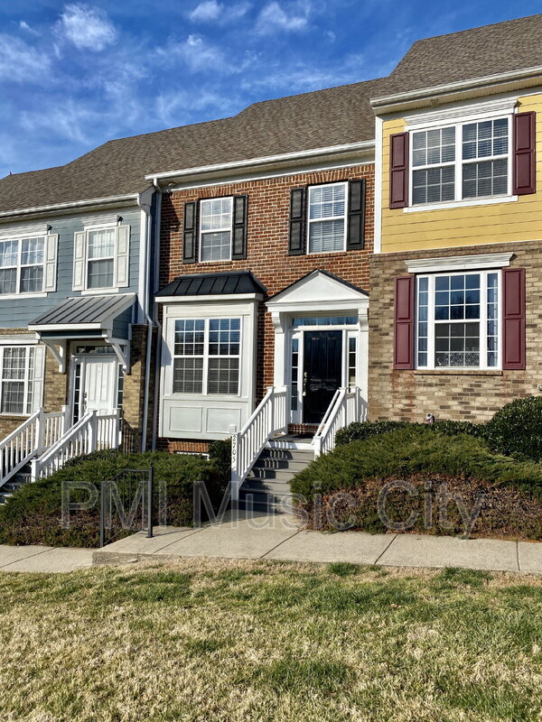 Building Photo - 2705 Dracut Ln