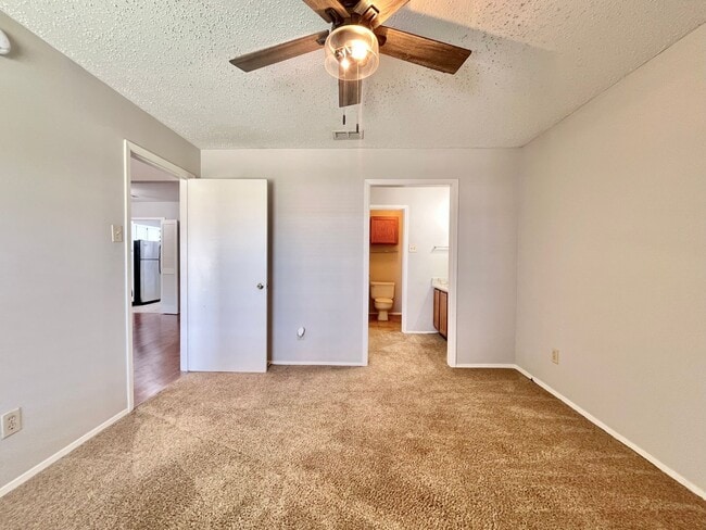 Building Photo - 400 W South Town Dr