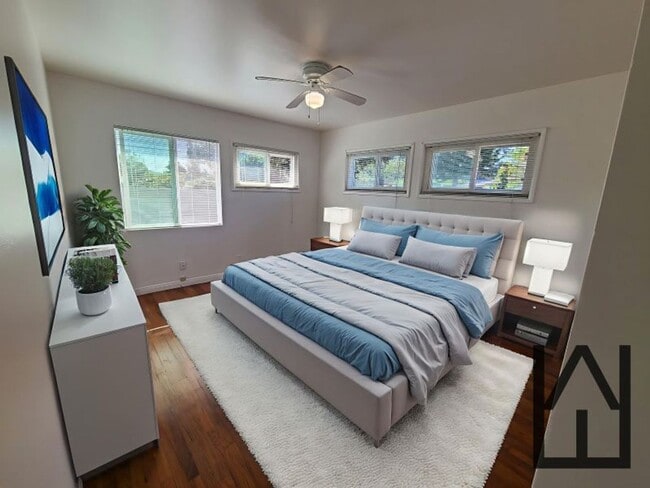 Building Photo - Spacious Ocean Beach 2 bed 1 bath just a few steps from Colliers Park.