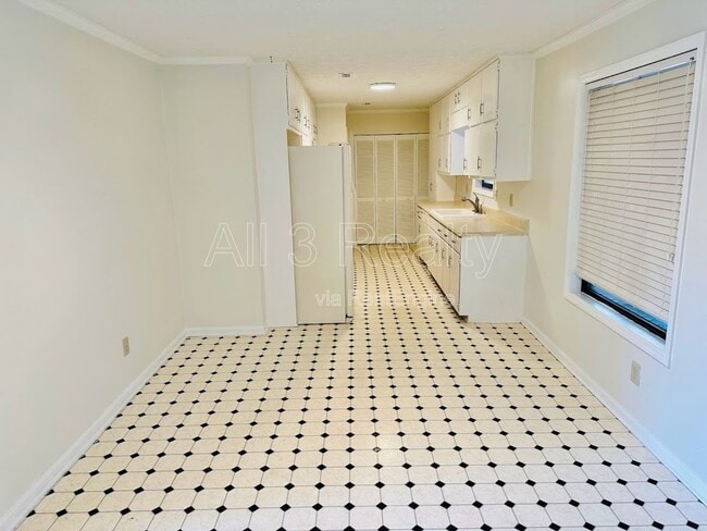 Building Photo - 175 Eli Run