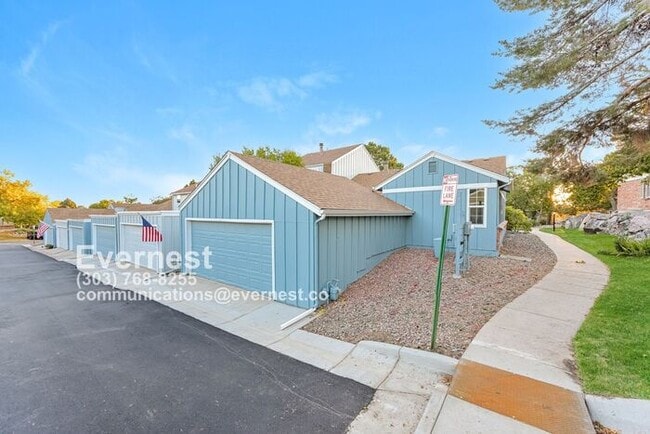 Building Photo - 2-Bedroom Home with Modern Amenities and C...
