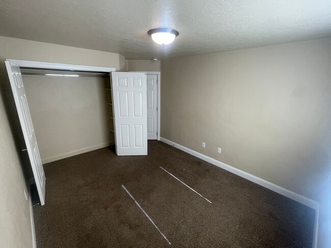 Building Photo - Stary Lane Duplex