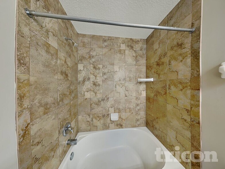 Building Photo - 45197 Weaver Cir