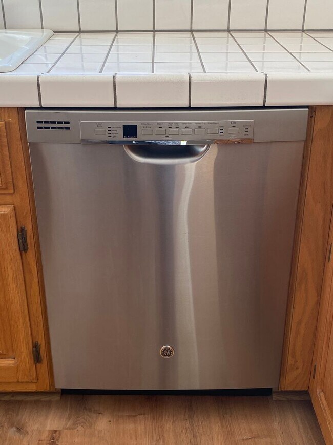 Building Photo - COMING SOON - Wonderful 4 bedroom/2 bath house - Updated throughout!