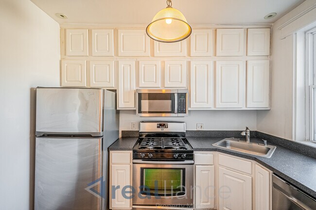 Building Photo - 1020 Fairmont St NW