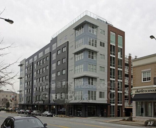 Primary Photo - 100 E Washington St