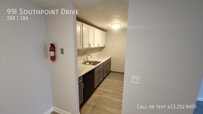 Building Photo - 99 Southpoint Dr