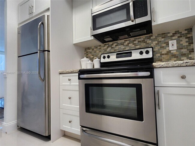 Building Photo - 3505 S Ocean Dr