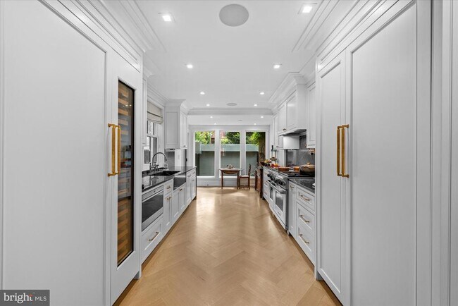 Building Photo - 1524 Swann St NW