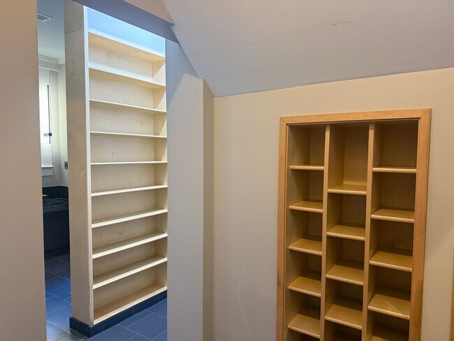 Building Photo - Completely Renovated Downtown Memphis Loft with Rooftop Skyline Views.