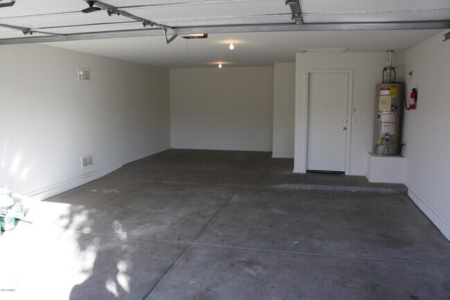 Building Photo - 14129 N 133rd Dr