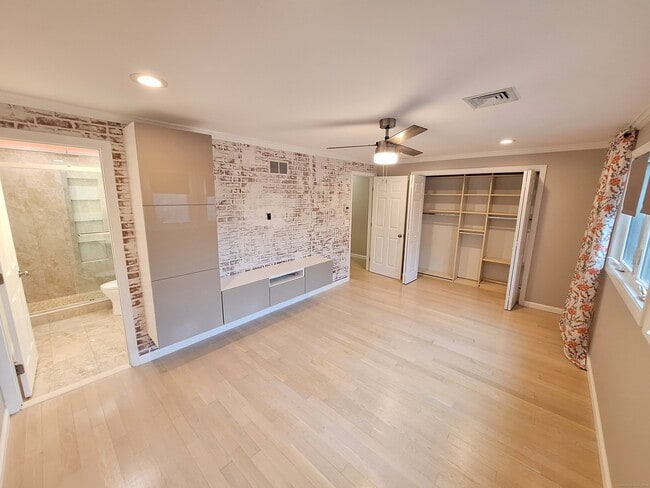 Building Photo - 238 Skyview Dr