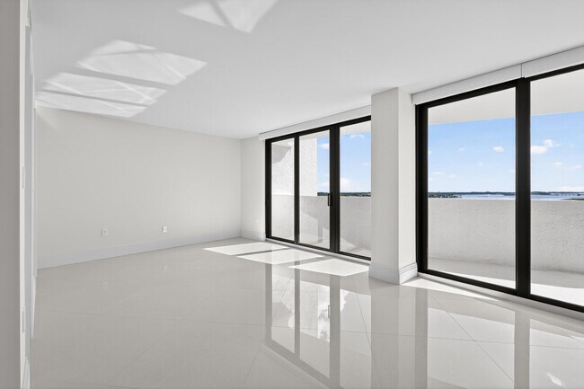 Building Photo - 1200 S Flagler Dr