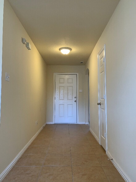 Building Photo - 100 Camden Ct