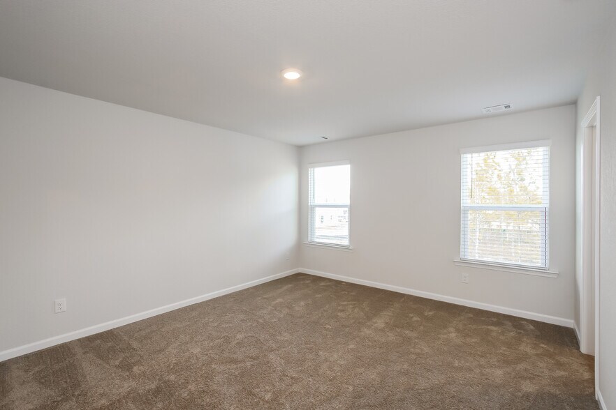 Building Photo - 3245 Bridgewood Dr