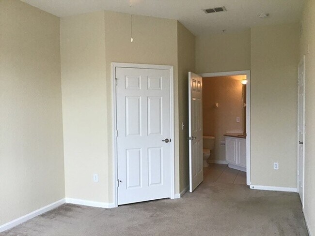 Building Photo - 6240 Contessa Dr