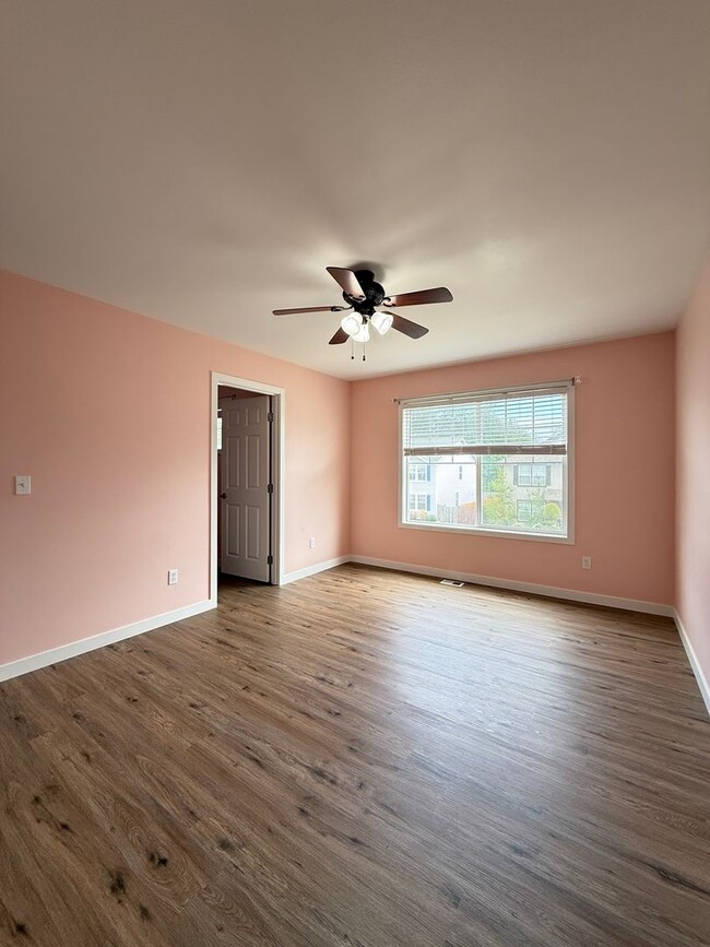 Building Photo - Move in Ready Luxury 4 Bedroom, 2.5 bath home for rent...