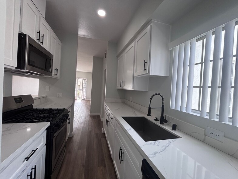 Interior Photo - 1620 South Bentley Ave