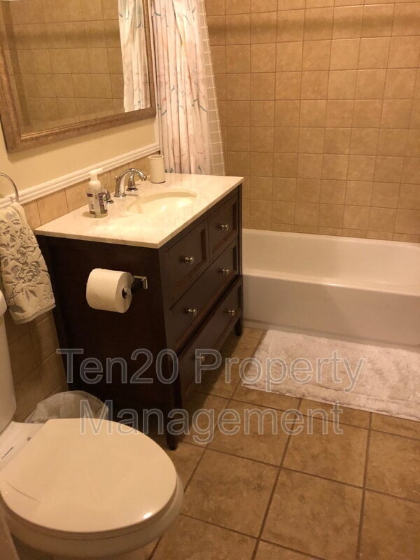 Building Photo - 3308 Junaluska Dr