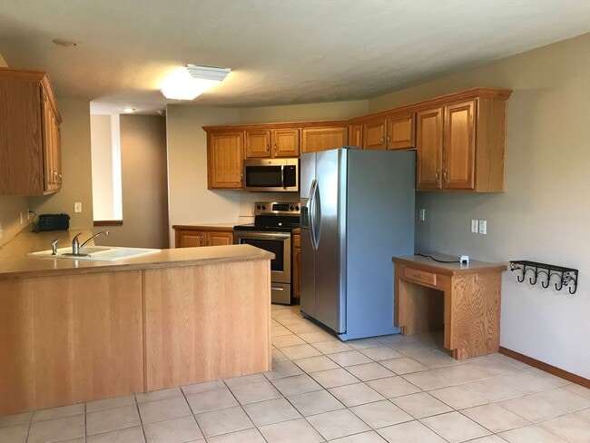 Building Photo - Walkout Basement Home Must See