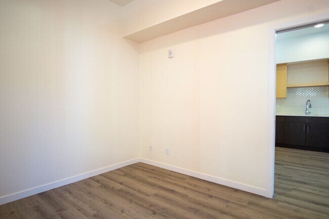 Building Photo - 6015 S Virginia Ave