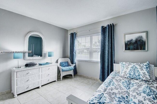 Building Photo - 221 SE 9th Ave