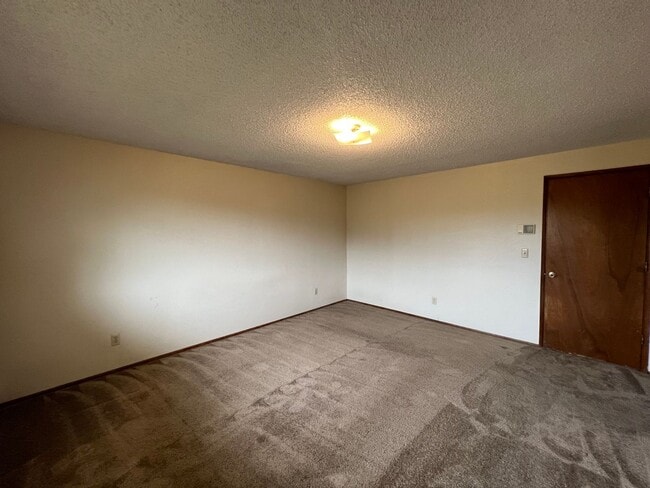 Building Photo - Thurston Charm