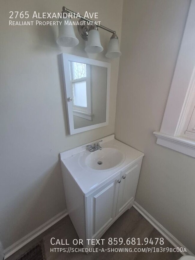 Building Photo - 2765 Alexandria Ave