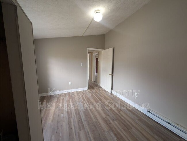 Building Photo - 12 Miller St