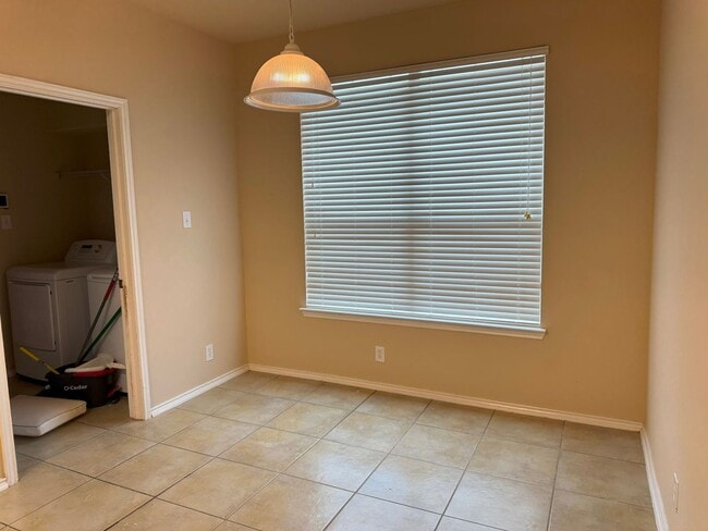 Building Photo - 2656 Pillory Pointe