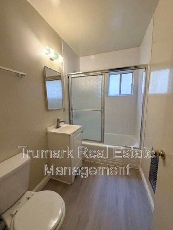 Building Photo - 2511.5 Montrose Ave