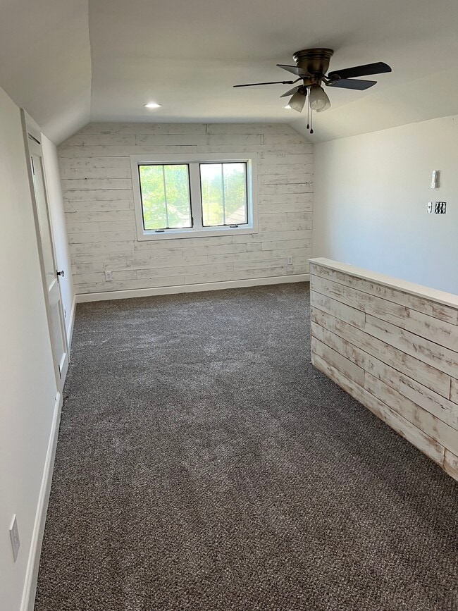 Building Photo - 631 9th Ct S