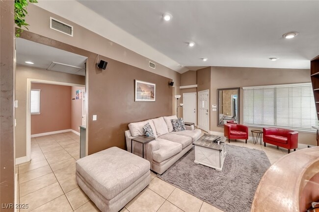 Building Photo - 9832 Cactus View Ave