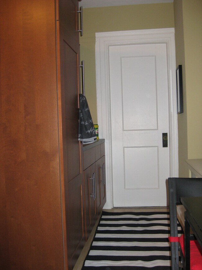 Building Photo - 1324 Locust St