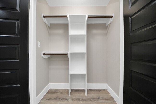 Building Photo - 10114 Fairfax St